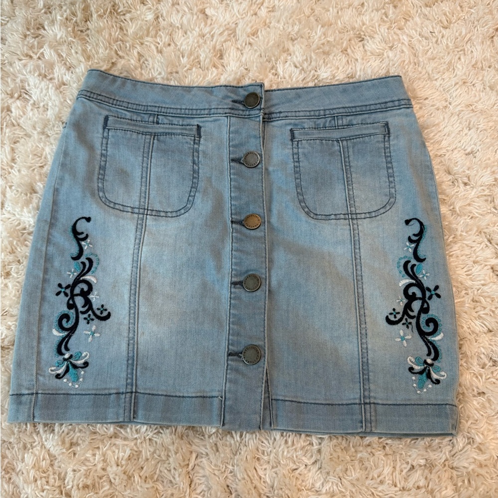 Romeo & Juliet Couture Embroidered Denim Mini Skirt - Blue Sz Small